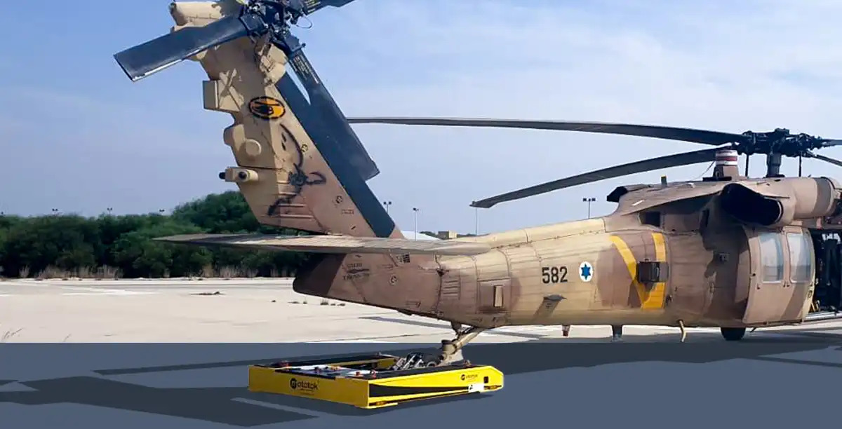 Mototok LB 6500 tows a Blackhawk · Field of Application: Military and other Forces