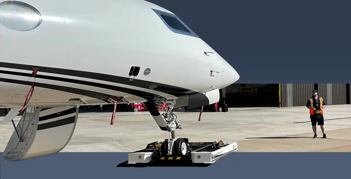 Mototok TWIN 7500 NG with a Gulfstream · Field of application: MRO/FBO